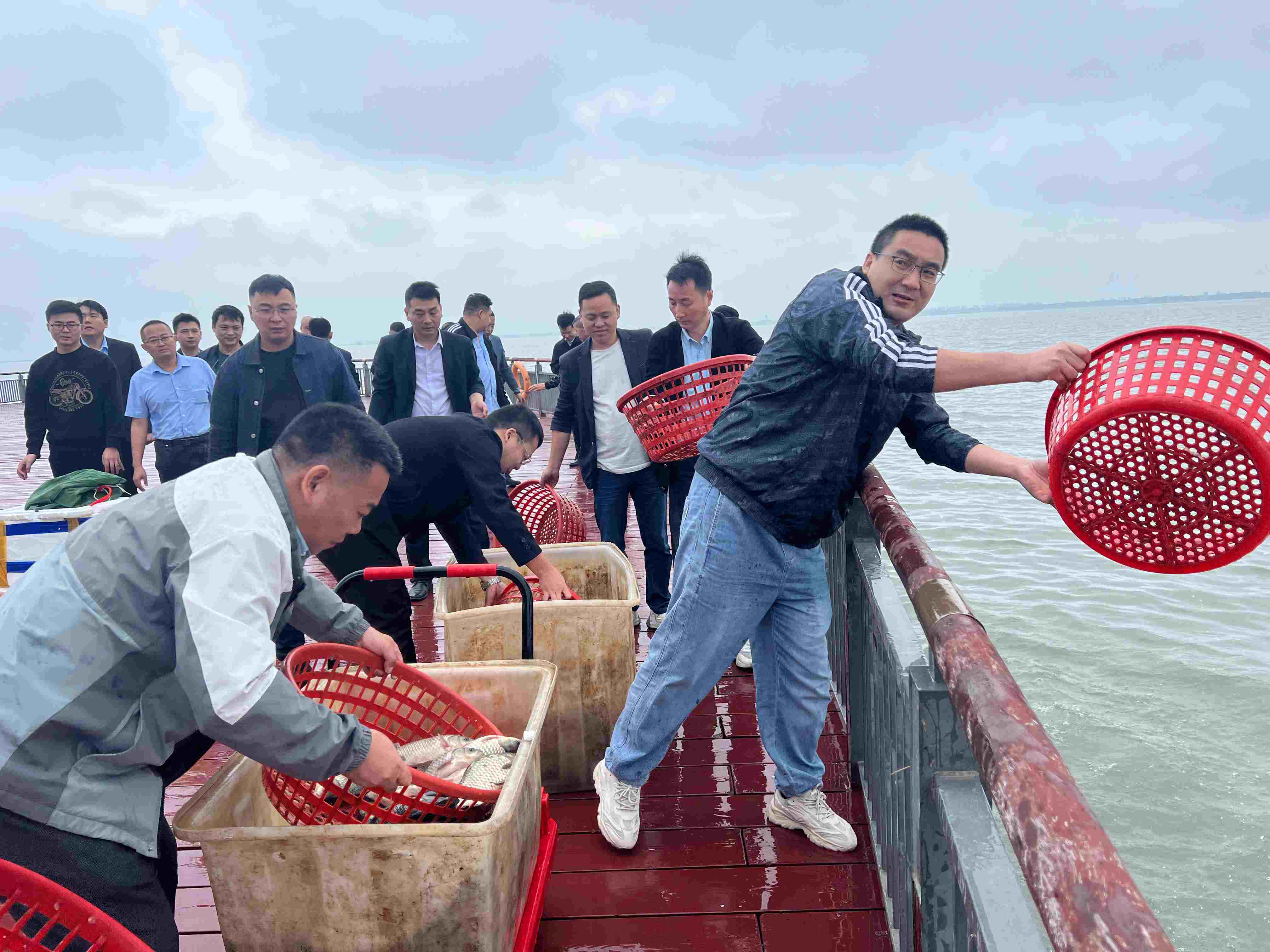 匯源塑膠放生活動(dòng)