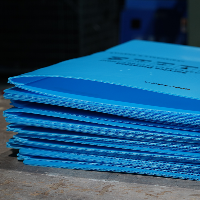 淺藍(lán)色冷鏈中空板箱